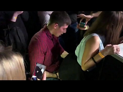 ❤️ Echter Sex in einem russischen Nachtclub. 18-jährige russische Mädchen in den Anus und Vagina gefickt in einem Nachtclub ️ Super sex bei porn de.villagesexvideos.ru